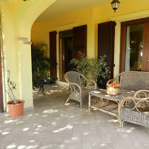 Appartamento In Zona Panoramica, Immersa Nel Della Macchia Mediterranea